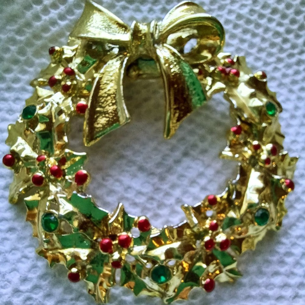 Vntg UNWORN RHINESTONE CHRISTMAS WREATH BROOCH Signed Tancer II